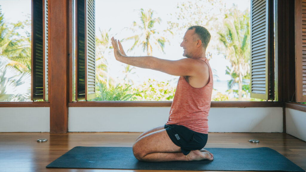 Yogi Aaron doing 360 Shoulder Rotation